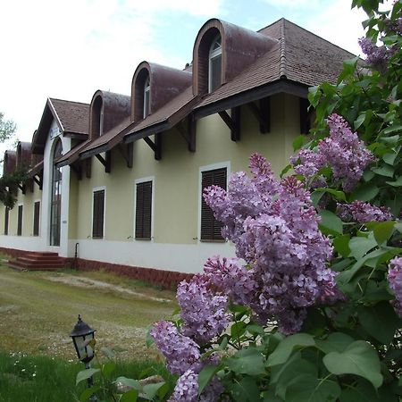 Aranyhid Hotel Balatonboglar Exterior photo