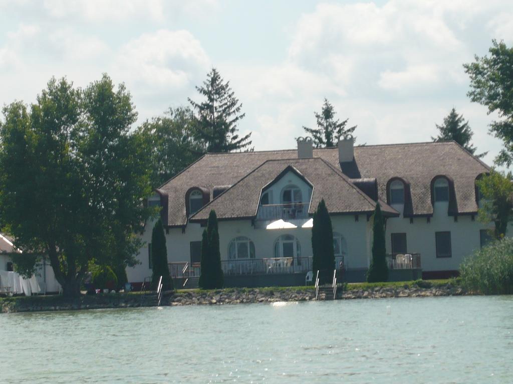 Aranyhid Hotel Balatonboglar Exterior photo